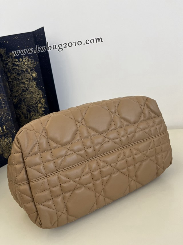Dior专柜新款迪奥高仿原单中号焦糖棕Toujours系列大菱格休闲女包 djfk1438